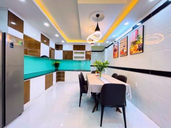 Nhà Đẹp Vợ Một Vợ Hai Cả Hai Vợ Đều Ngủ Trong Nhà .