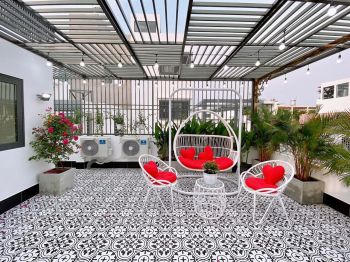 Nhà Mới Đẹp Hai Bà Đều Ngủ Trong Nhà .